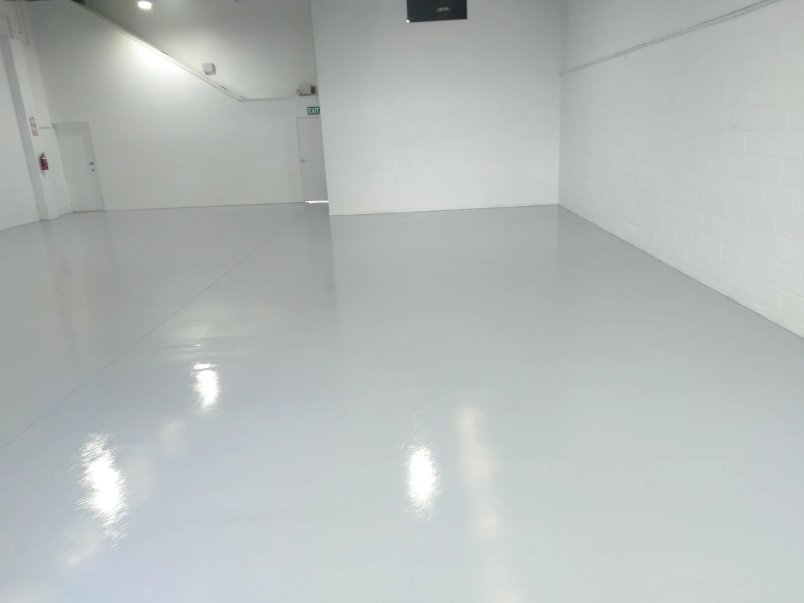 Tuff Floor epoxy floor in RAL 7035 light grey